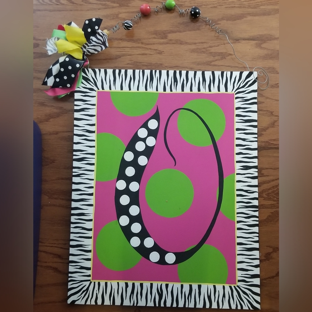 O Wall Decor